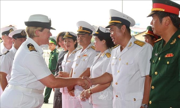 Une délégation de la Marine royale néo-zélandaise en visite d'amitié au Vietnam​