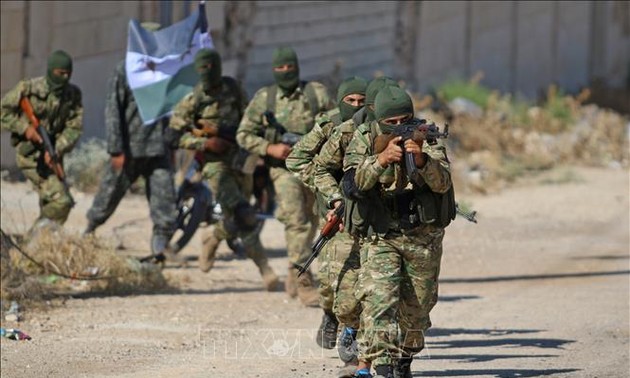 Syrie: des rebelles nient tout retrait d'armes lourdes dans le nord