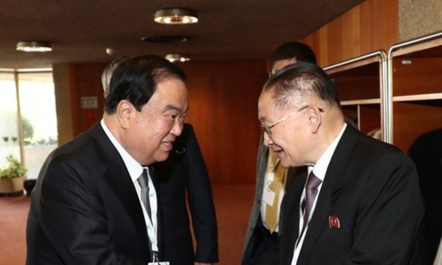 Des parlementaires nord et sud-coréens se rencontrent à Genève