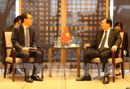 Trinh Dinh Dung rencontre des hommes d’affaires sud-coréens
