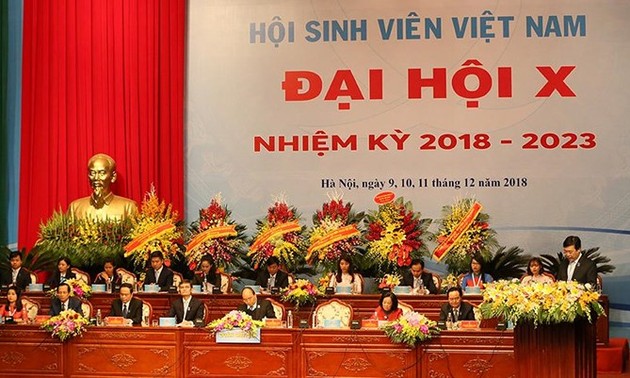 Session plénière du 10e Congrès national des étudiants vietnamiens