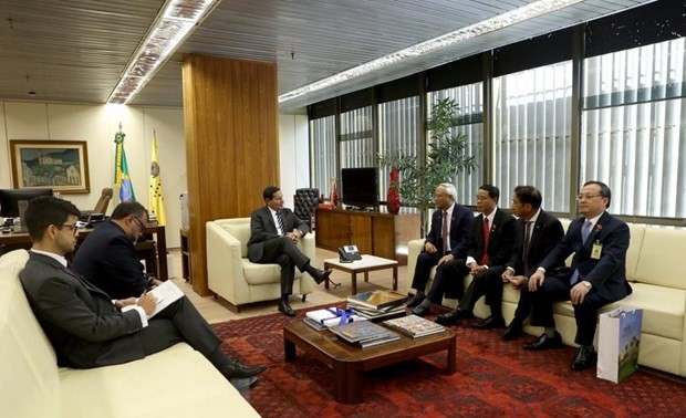 Uông Chu Luu rencontre le vice-président brésilien