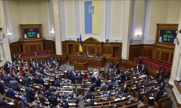 Ukraine: Zelenski dissout le parlement et convoque des élections