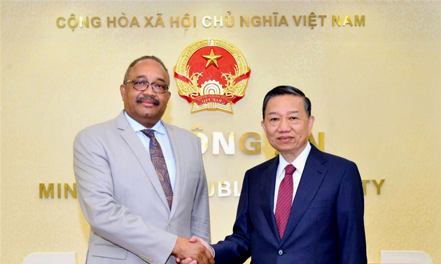 Renforcement de la coopération en matière de sécurité Vietnam-Angola