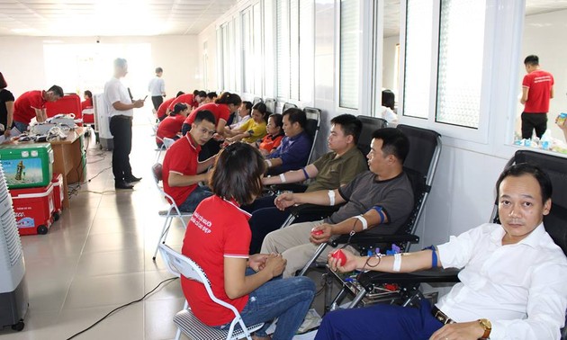 Les jeunes donneurs de sang de Hanoï