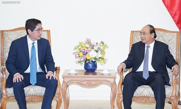 Rencontre entre le Premier ministre Nguyên Xuân Phuc et le PDG de JG Summit Holdings