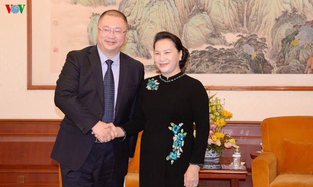 Nguyên Thi Kim Ngân rencontre des magnats chinois des télécommunications 