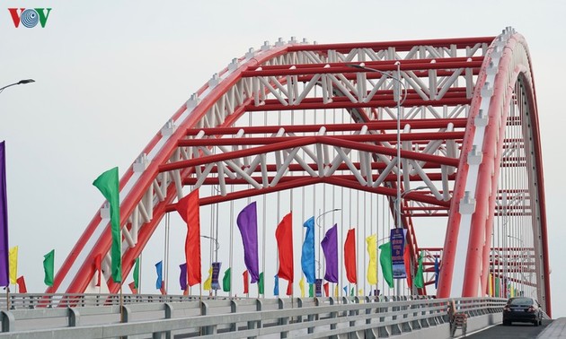 Le pont Hoang Van Thu mis en service