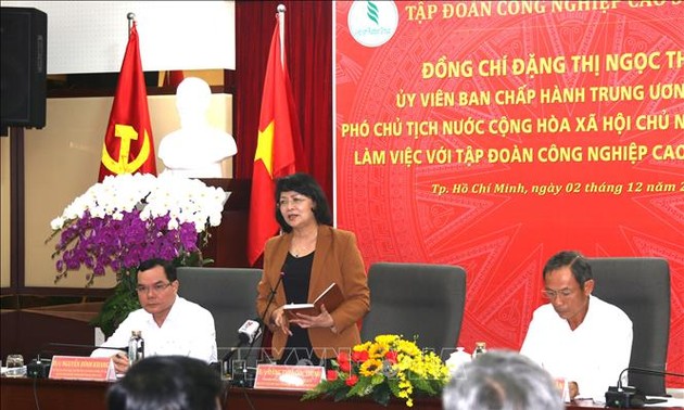 Dang Thi Ngoc Thinh rencontre la direction du groupe du caoutchouc du Vietnam 