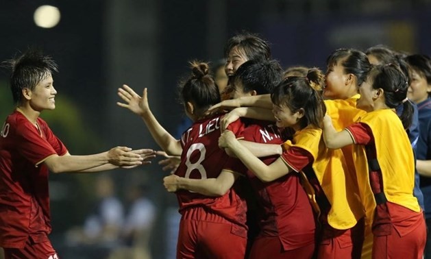 Football: le Premier ministre félicite les équipes vietnamiennes  
