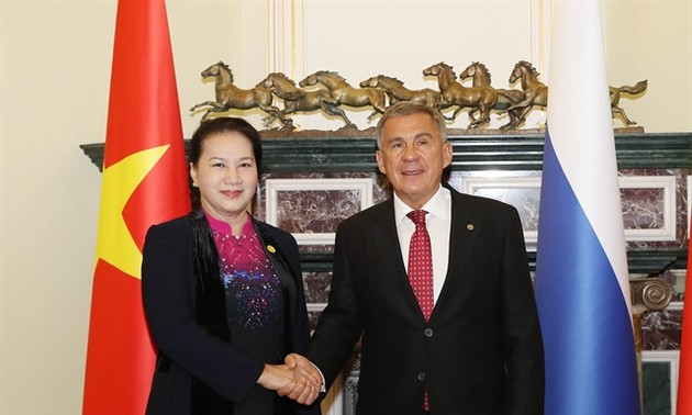La présidente de l'Assemblée nationale vietnamienne rencontre le président du Tatarstan