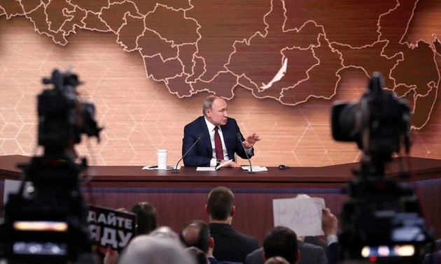 Vladimir Poutine devant la presse pendant plus de 4 heures