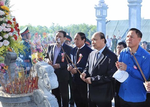 Le PM à l'inauguration du site dédié aux morts pour la Patrie de Nui Quê