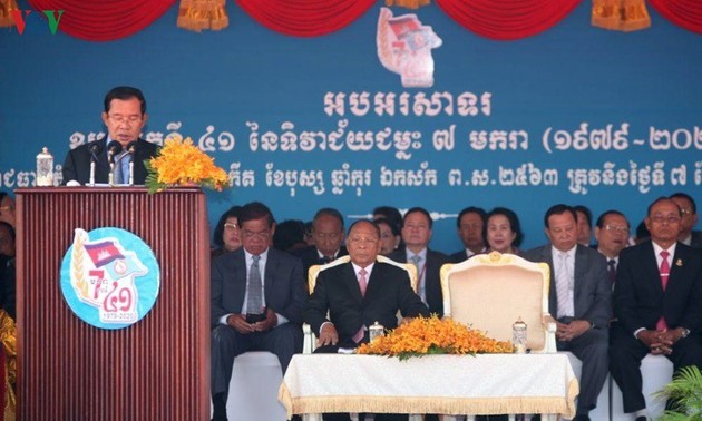 Hun Sen: les soldats volontaires vietnamiens ont aidé le Cambodge à sortir du  génocide
