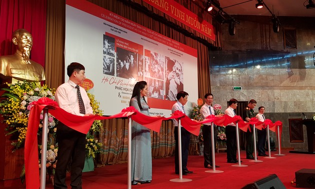 Vernissage de deux expositions en hommage au Président Hô Chi Minh 