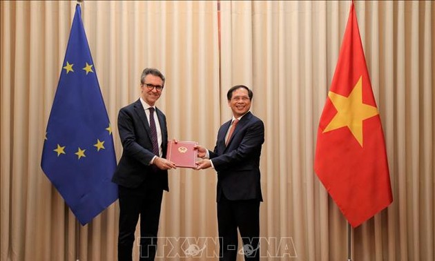 Le Vietnam annonce à l’UE sa ratification de l’EVFTA et de l’EVIPA