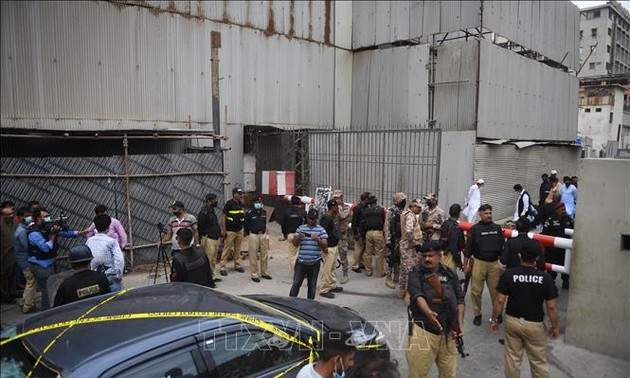 Pakistan: six morts dans une attaque contre la Bourse de Karachi