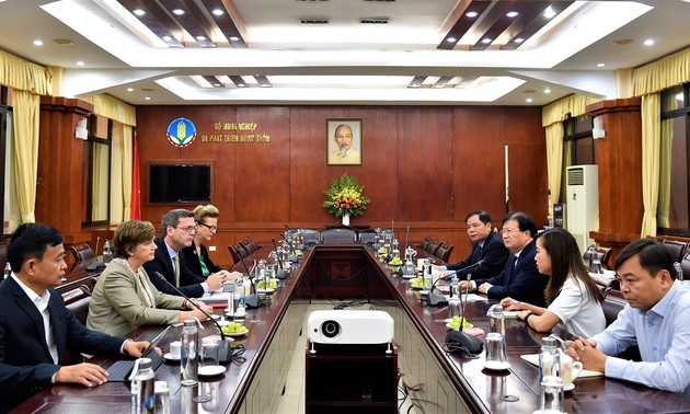 Trinh Dinh Dung reçoit des responsables des institutions onusiennes