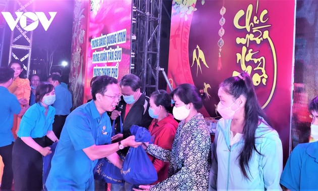 Têt : la fédération du travail de Hô Chi Minh-ville vient en aide aux salariés