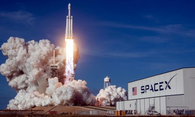 SpaceX prévoit l’envoi de ses premiers touristes dans l’espace à la fin de 2021