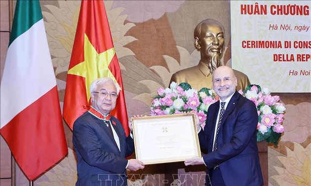 Le docteur Phan Thanh Binh décoré de l’Ordre du mérite de l’Italie
