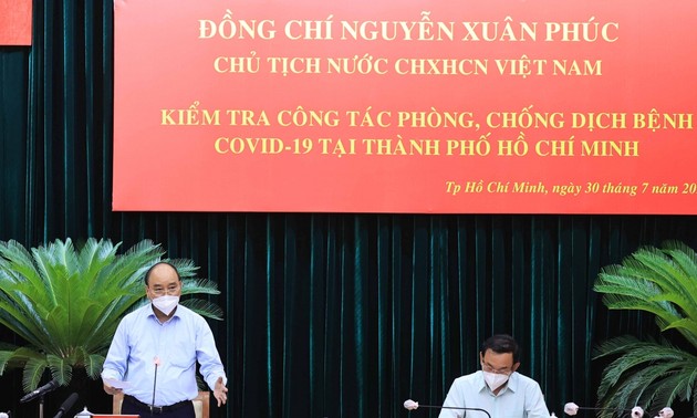 Covid-19: Nguyên Xuân Phuc travaille avec les autorités de Hô Chi Minh-ville