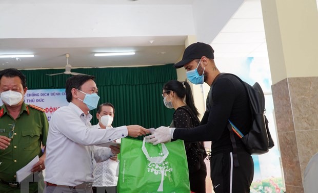 Hô Chi Minh-ville: des cadeaux aux étrangers impactées par l’épidémie  