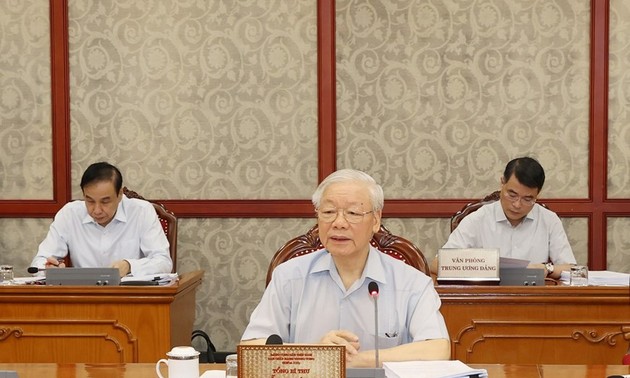 Nguyên Phu Trong à une réunion du Bureau politique sur la lutte contre la corruption
