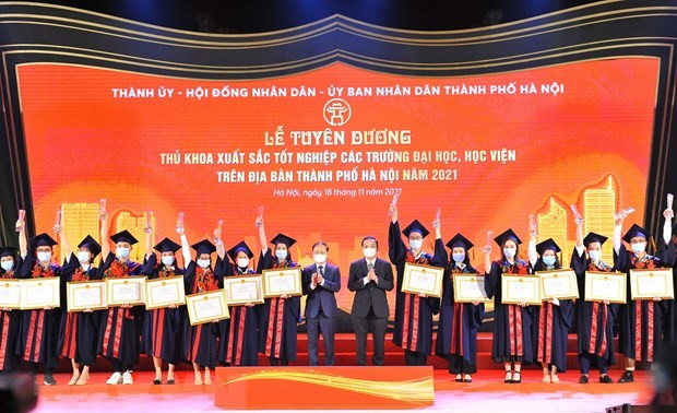 Hanoï honore les lauréats des universités et des académies en 2021
