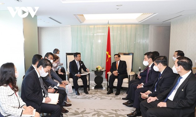 Pham Minh Chinh dialogue avec des dirigeants d’entreprises japonaises