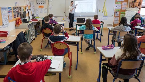 Covid-19: 9.202 classes fermées dans les écoles en France