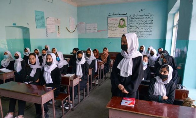 En Afghanistan, les talibans ordonnent la fermeture des collèges et lycées aux filles