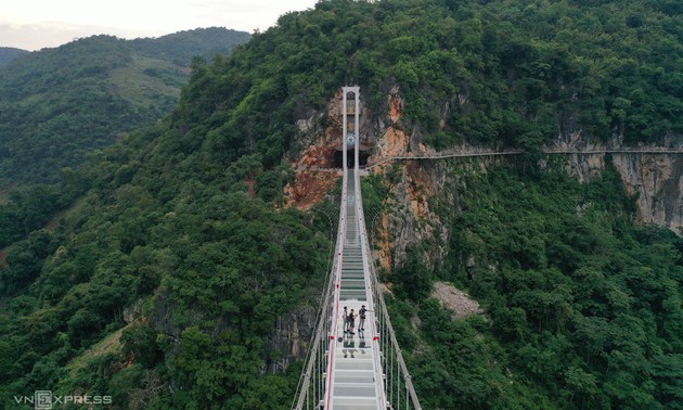 Môc Châu: Inauguration du pont en verre le plus long au monde