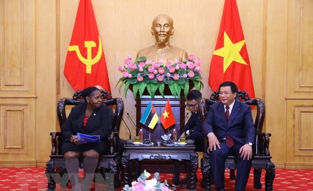 Promotion de la coopération entre l'Académie nationale de politique Hô Chi Minh et le Mozambique