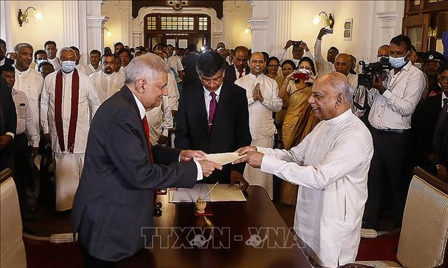 Sri Lanka : Le nouveau Premier ministre prête serment