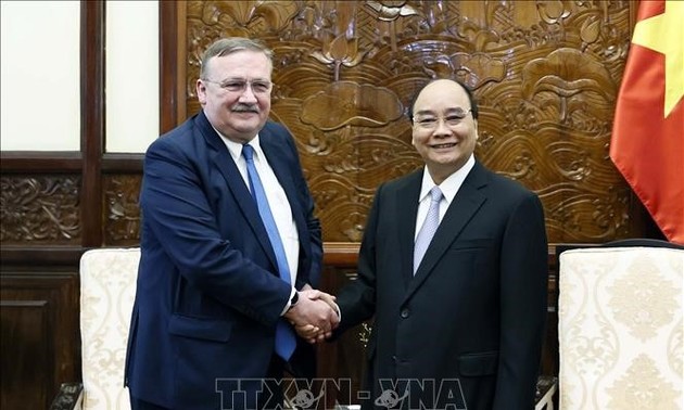 L’ambassadeur de Hongrie reçu par Nguyên Xuân Phuc