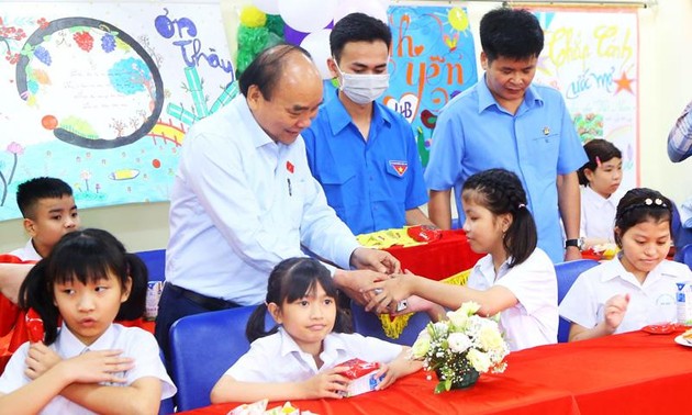Fête de mi-automne 2022: Nguyên Xuân Phuc écrit aux enfants