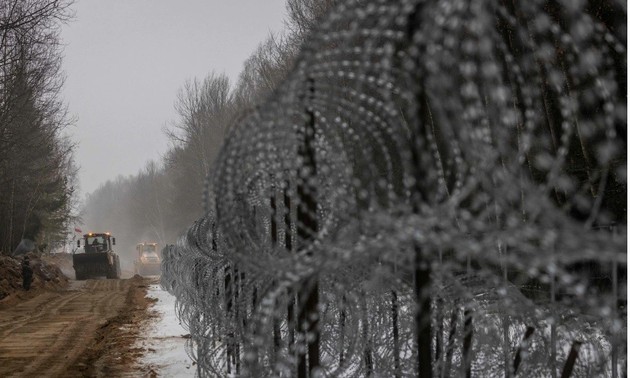 La Pologne termine la construction d’un mur d’acier à la frontière avec la Biélorussie