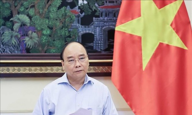 Nguyên Xuân Phuc dirige une réunion sur la réforme judiciaire