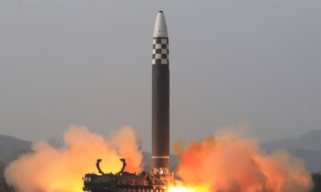 Pyongyang tire un missile balistique
