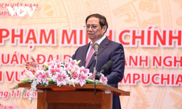 Pham Minh Chinh rencontre la diaspora vietnamienne au Cambodge