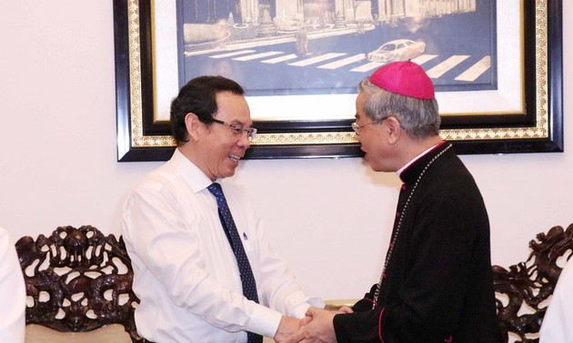 Les dirigeants vietnamiens formulent leurs vœux de Noël à la communauté catholique