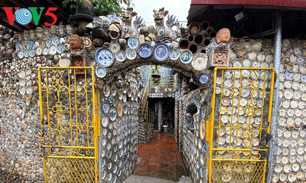 Ngôi nhà gắn hơn 10.000 bát đĩa cổ ở Vĩnh Phúc