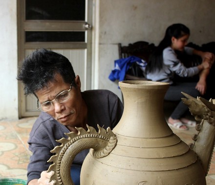  The rustic pottery art of Hương Canh