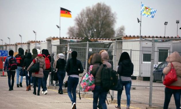 Germany suggests EU ease rules on deporting asylum seekers