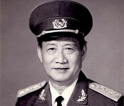 「ベトナムの軍事者ホアン・バン・タイ大将」シンポ