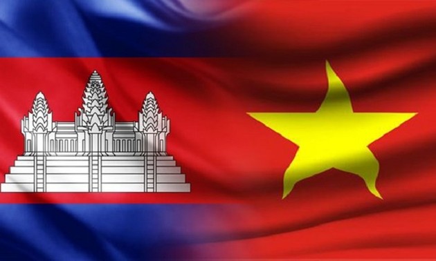 友好と団結のシンボル　ベトナムとカンボジアとの関係