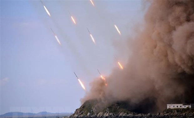 北朝鮮 日本海向け約100発砲撃 2日連続 “米韓両軍への警告”