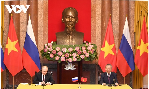 ベトナムとロシア、多くの協力文書に調印