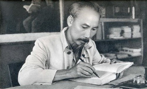  Mencanangkan sayembara mengarang “Faktor baru zaman Ho Chi Minh”